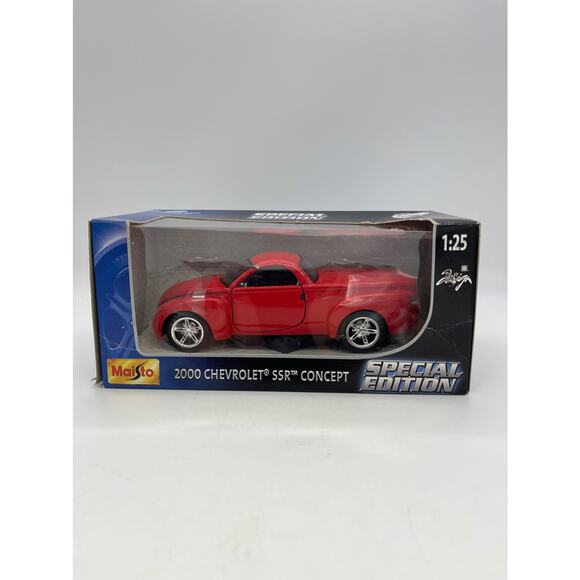 Maisto 2000 Chevrolet SSR Concept Red 1:25 Special Edition - Picture 1 of 9